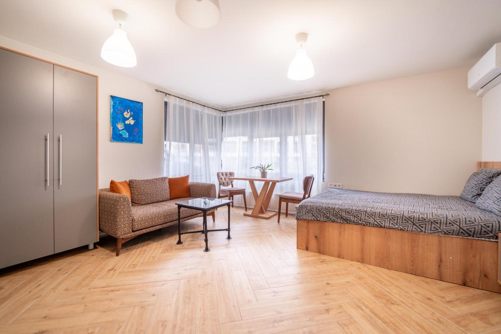 Apartemen Wow For Rent 2 Bul Montevideo 25a - B