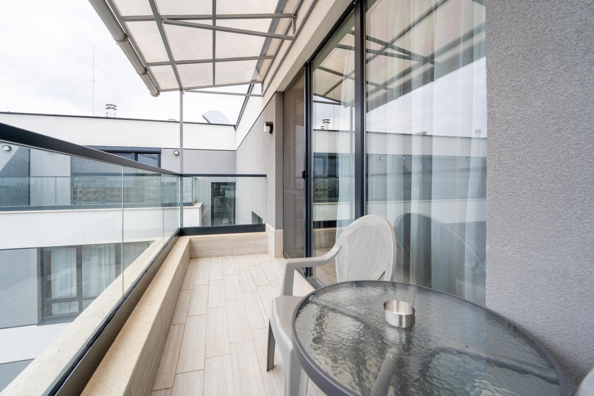 Apartemen Wow For Rent 2 Bul Montevideo 25a - B